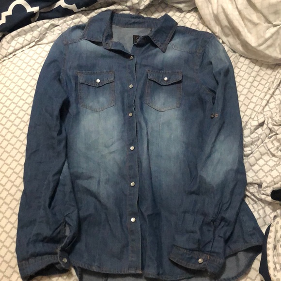 Long Sleeve Buttoned Down Denim Shirt - Picture 2 of 3